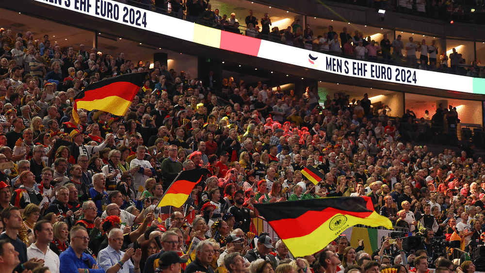 Stille in der Arena: Beim Deutschland-Spiel gegen Schweden kam es zu einem medizinischen Notfall.