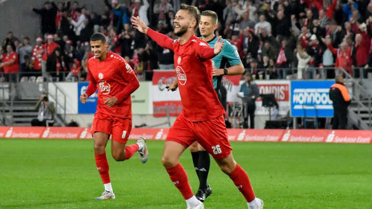 Elegant und erfolgreich: Torben Müsel bringt das Stadion an der Hafenstraße zum Kochen.