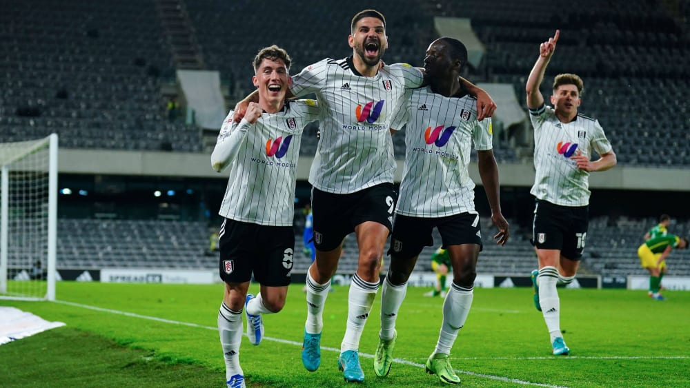 Toptorjäger: Aleksandar Mitrovic (Mitte) bejubelte auch gegen Preston wieder Treffer für Fulham.
