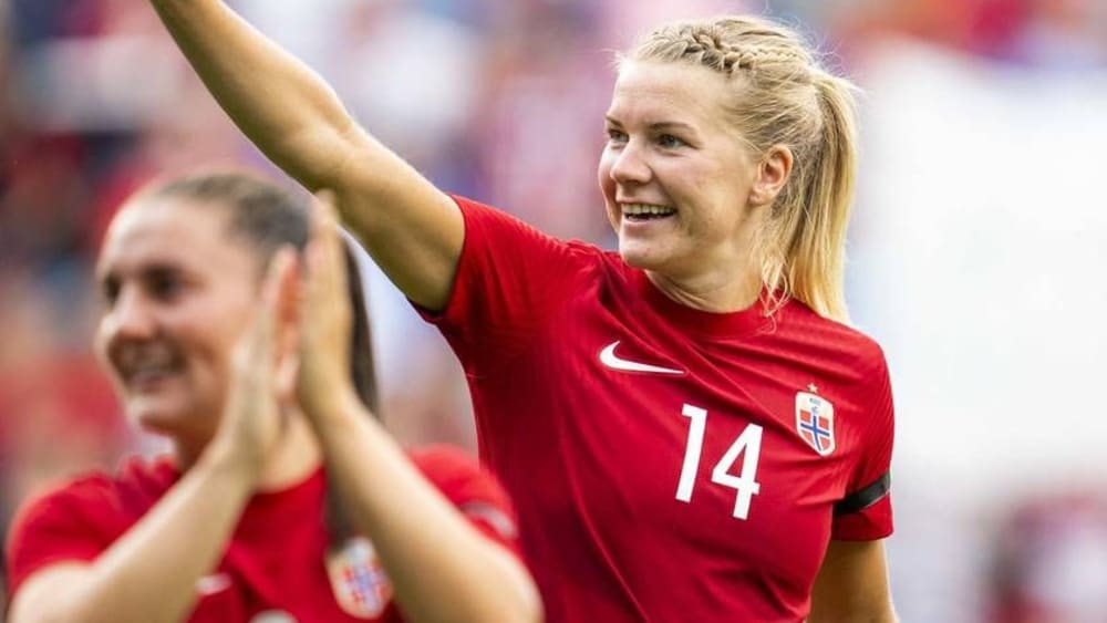 Hegerberg und Norwegen peilen zum Start drei Punkte an.