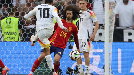 Blockte den Schuss von Jamal Musiala mit seiner linken Hand: Marc Cucurella.