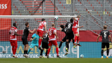 Später Treffer: Lars Dietz köpfte den 1:1-Ausgleich für die Würzburger Kickers gegen den 1. FC Nürnberg.