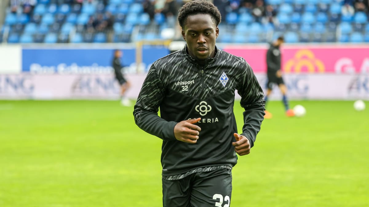 Wechsel-Wirrwarr-beendet-Okpala-f-r-Paderborn-spielberechtigt