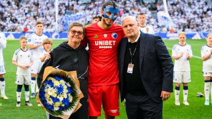 Wiedersehen in Wolfsburg: Peter Christiansen (rechts) und Torwart Kamil Grabara kommen vom FC Kopenhagen. Links: Karina Danielsson von der Spielerbetreuung des FCK.