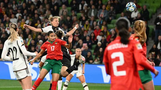 Hoch in der Luft: Alexandra Popp bewies auch gegen Marokko ihre Kopfballstärke.