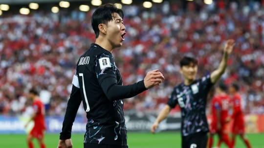 Doppelpack beim 7:0: Heung-Min Son jubelt in Singapur.