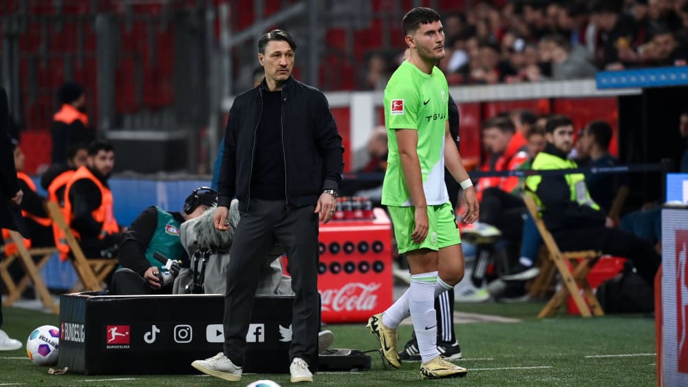 Konfliktpotenzial: Trainer Niko Kovac holte den frustrierten Jonas Wind (rechts) in Leverkusen vorzeitig vom Feld.