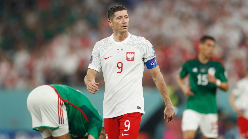 Er will mit Polen den ersten Sieg bei dieser WM einfahren: Kapitän Robert Lewandowski.
