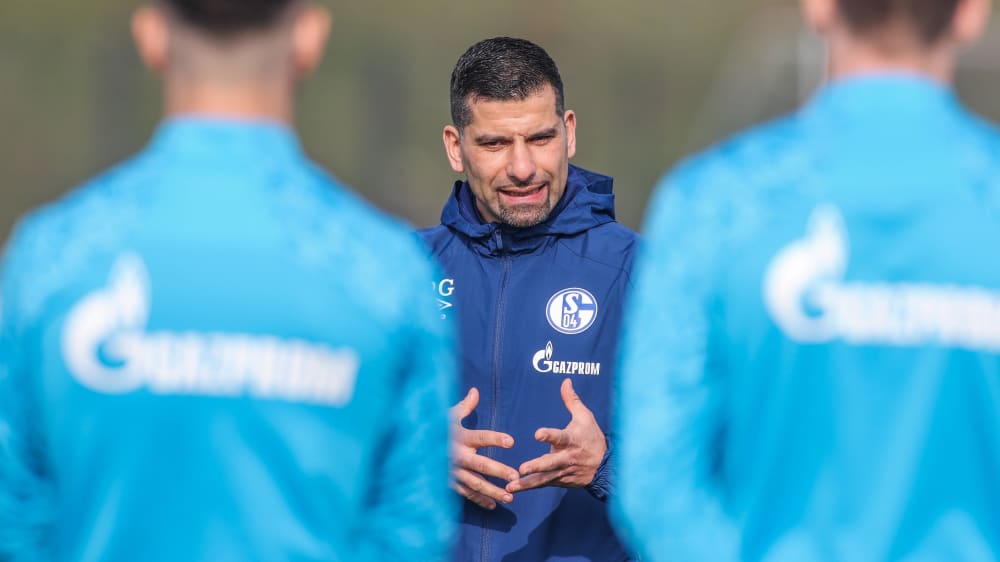 Leitete am Mittwoch sein erstes Training auf Schalke: Dimitrios Grammozis.