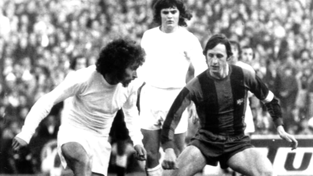 Der Clasico mit Paul Breitner (li.) und Johan Cruyff im Jahr 1975. Begonnen hatte alles 1902.