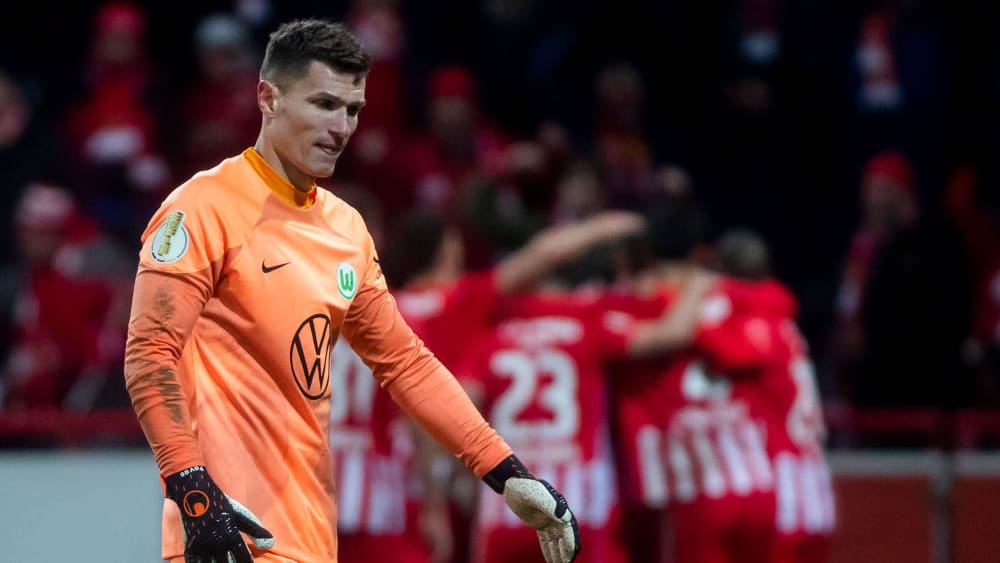 Stand schon im vergangenen Jahr beim Pokalspiel in Berlin im VfL-Tor: Pavao Pervan.