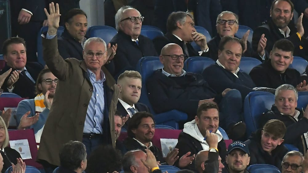 Gefeiert: Claudio Ranieri, neben Roma-Ikone Francesco Totti (re.).