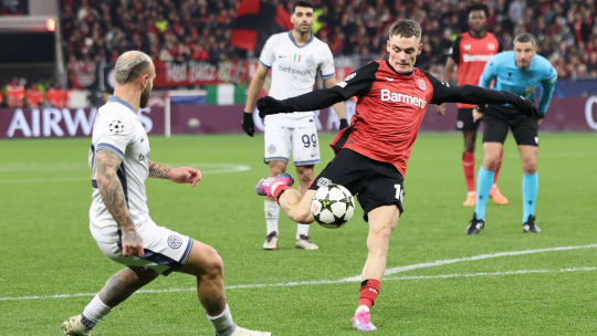 Kommt bislang auf fünf Treffer in sieben Champions-League-Spielen für Leverkusen: Florian Wirtz (re.).