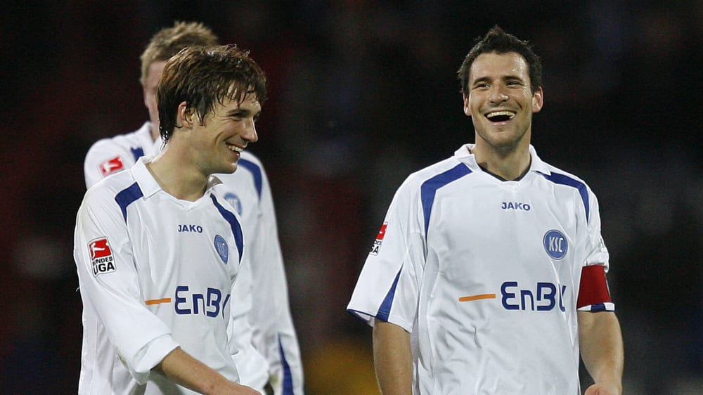 Einst als Spieler wie hier 2007, nun als Verantwortliche neben dem Platz beim KSC aktiv: Christian Eichner (li.) und Mario Eggimann.