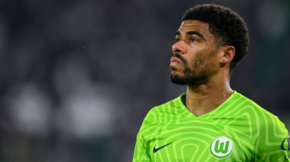 Paulo Otavio (VfL Wolfsburg) schaut bedröppelt drein