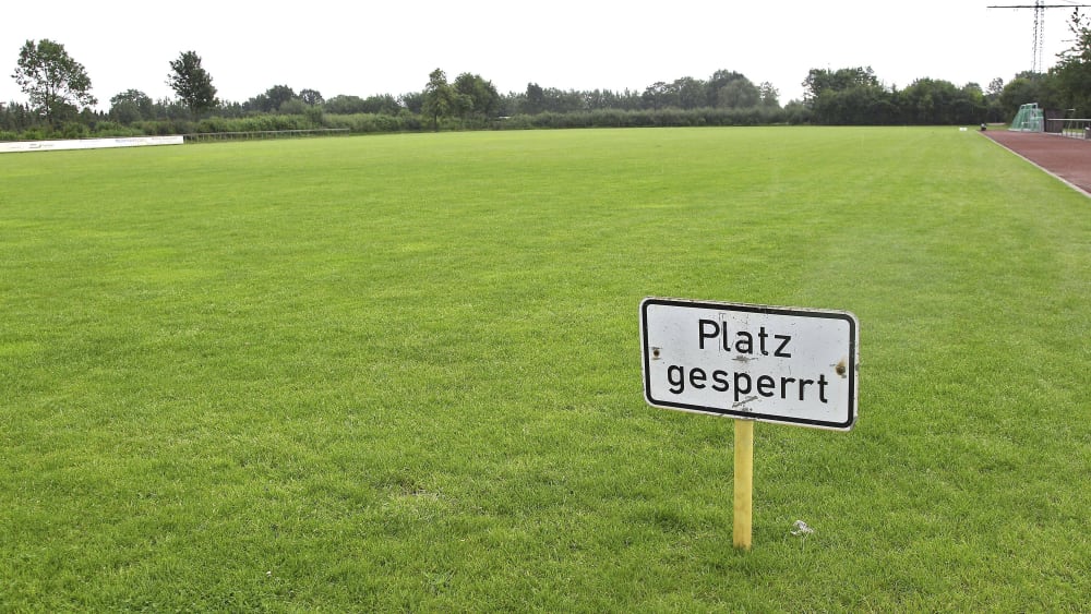 Folge wiederholter Gewaltausbrüche: Die Plätze im Bremer Amateurfußball werden am Wochenende leer bleiben.