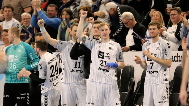 Foto : Jubel bei Eric Johansson ( Kiel ) und rechts ... Magnus Landin Jacobsen Handball Herren So. 0