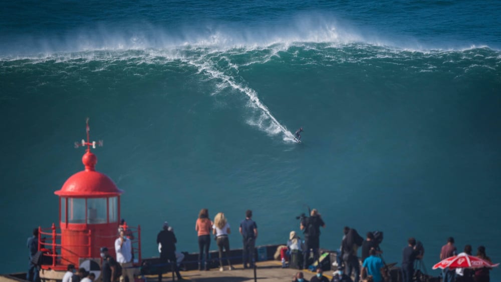 Reitet die großen Wellen: Sebastian Steudtner 2020 in Nazaré.
