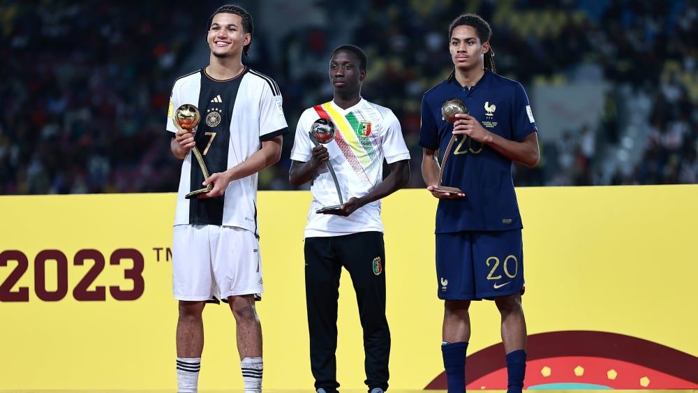 Die drei besten Spieler der U-17-WM: Paris Brunner, Hamidou Makalou und Mathis Amougou (v. li.).