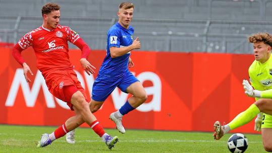 Nicht zu stoppen: Mainz-Stürmer Fabio Moreno Fell (links) schnürte gegen Balingen einen Doppelpack.
