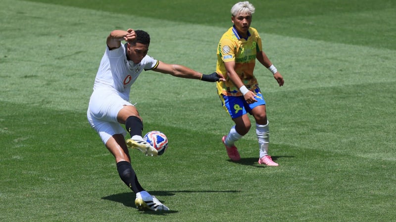 Soccer: FIFA Club World Cup 2025-Group Stage-Borussia Dortmund at Mamelodi Sundowns FC Jun 21, 2025; Cincinnati, Ohio, USA; Borussia Dortmund midfielder Jobe Bellingham (77) scores a goal against Mamelodi Sundowns FC during a group stage match of the 2025 FIFA Club World Cup at TQL Stadium. Cincinnati TQL Stadium Ohio USA, EDITORIAL USE ONLY PUBLICATIONxINxGERxSUIxAUTxONLY Copyright: xKatiexStratmanx 20250621_mcd_gt1_92