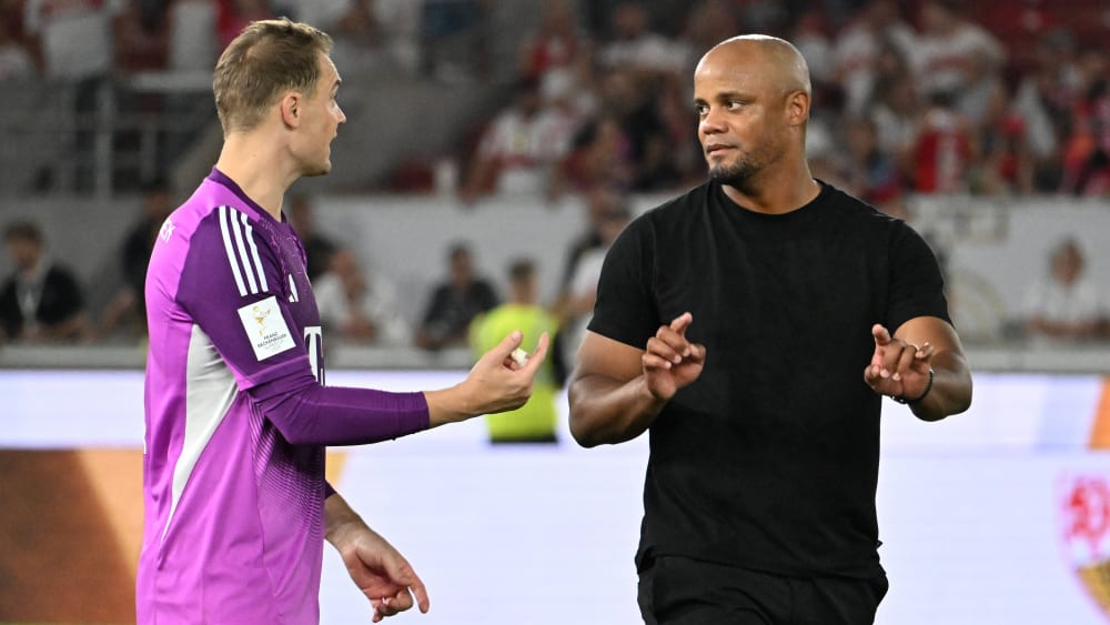  Kapitän Manuel Neuer und Trainer Vincent Kompany.