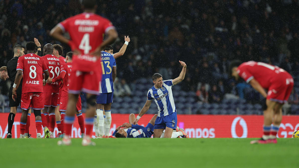 Wegen-b-sem-Foul-an-Thiago-Silva-Rote-Karte-nur-86-Sekunden-nach-Einwechslung