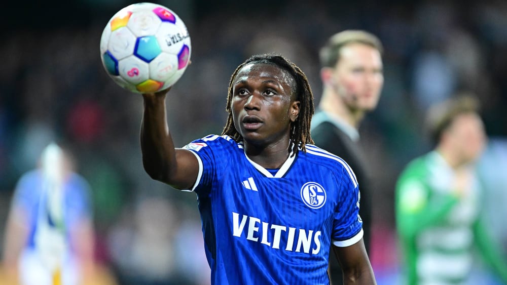 Bald in der 2. Bundesliga am Ball? Emmanuel Gyamfi unterschreibt auf Schalke einen Lizenzspielervertrag.