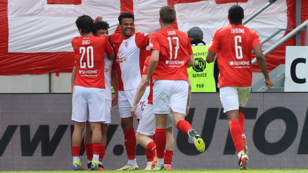 Der Hallesche FC hält mit dem 1:0-Erfolg in Saarbrücken die Hoffnungen auf den Klassenerhalt am Leben.