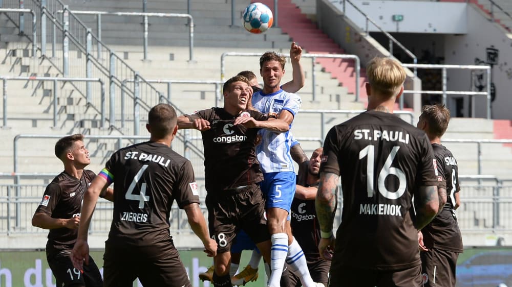Das umkämpfte Traditionsduell zwischen dem FC St Pauli und Hertha endete 2:2.