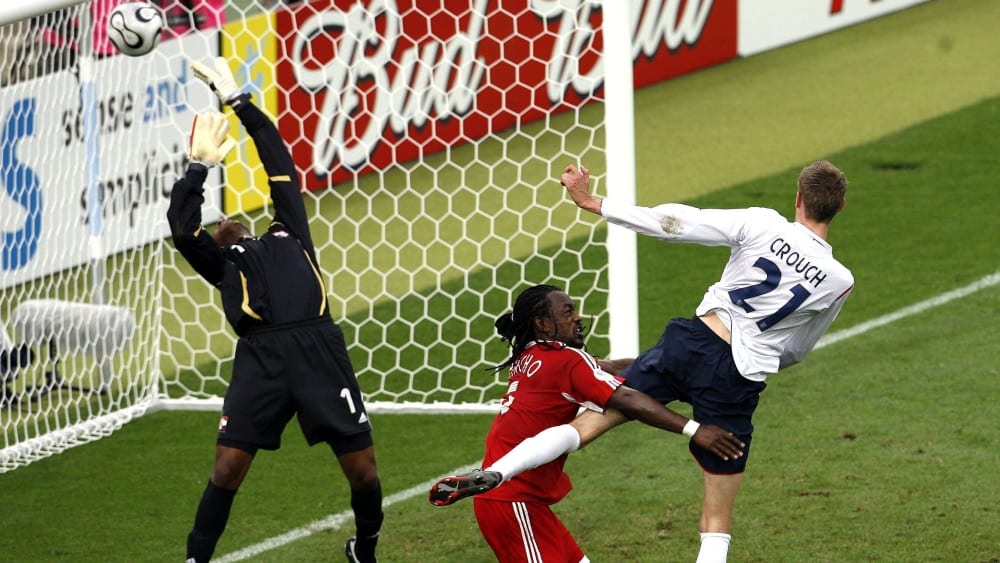 Peter Crouch erzielt das 1:0 für England im Gruppenspiel der WM 2006 gegen Trinidad und Tobago.&nbsp;