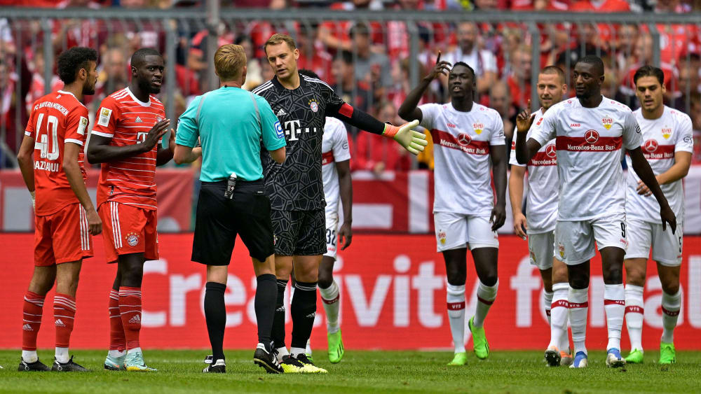 Schiedsrichter Christian Dingert stand am Samstag in München immer wieder im Fokus.