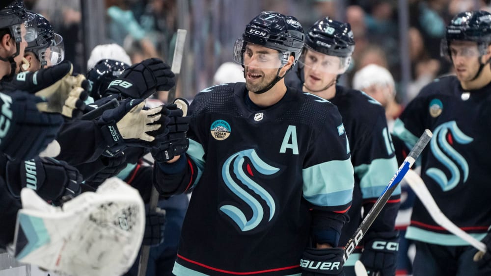 Ließ sich in der heimischen Arena für seinen Doppelpack feiern: Jordan Eberle.