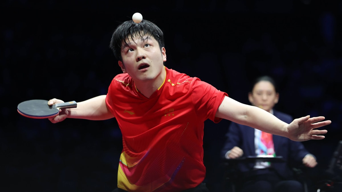 hype-um-tischtennis-star-fan-zhendong-fans-aus-china-hei-auf-die-bundesliga