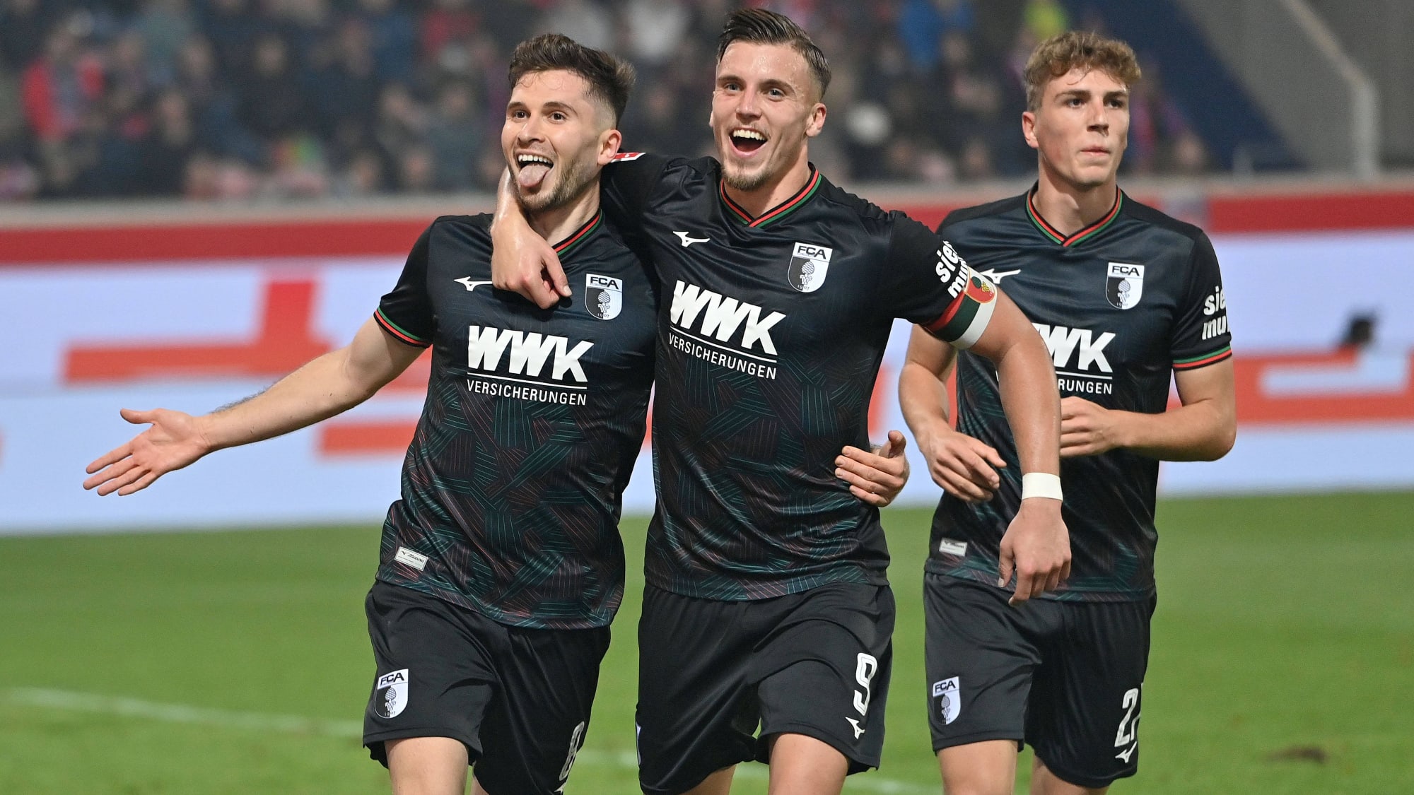 FC Augsburg: 9 Torschützen