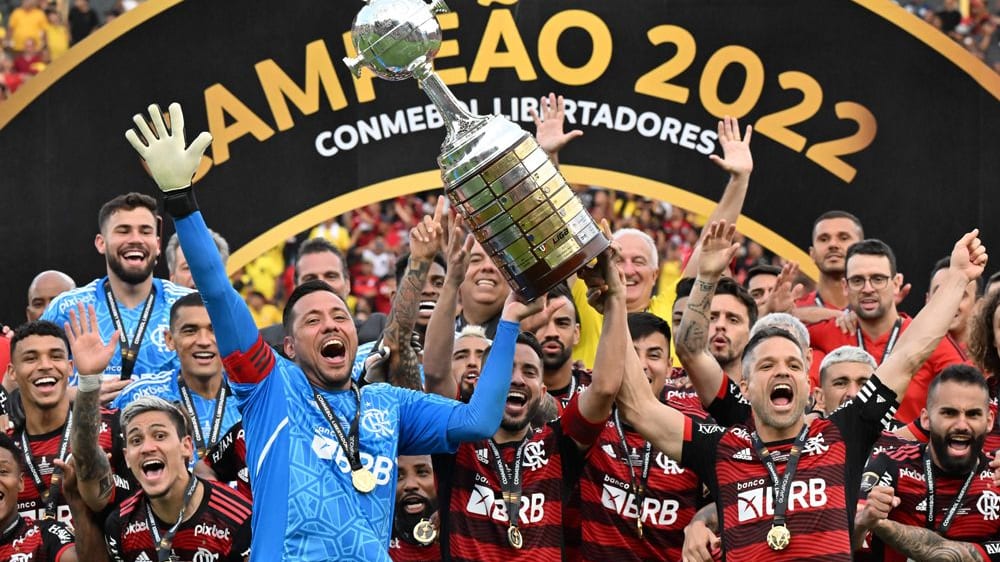 Flamengo und Diego feiern den Gewinn der Copa Libertadores.