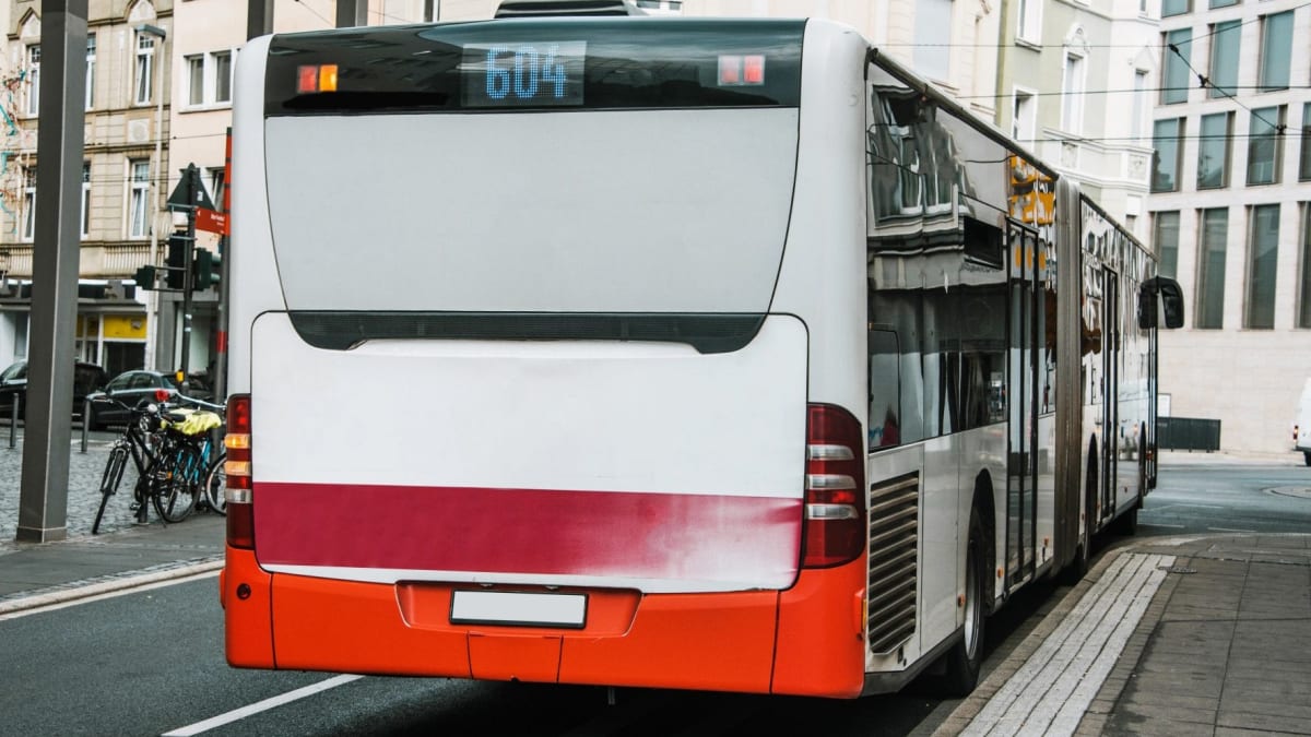 Wann Darf Man An Einem Bus Nicht Vorbeifahren Bus und Schulbus: Wann darf überholt werden - und wann nicht? - kicker