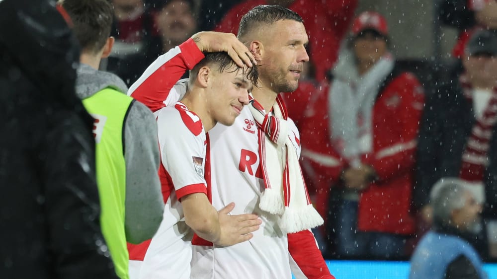 Lukas Podolski und Sohn (vorne)