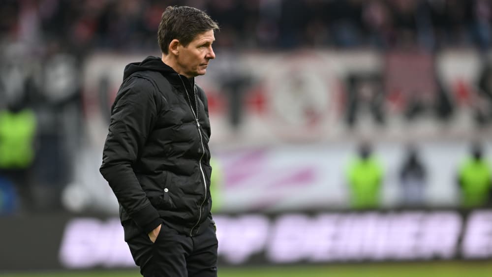 Unzufrieden mit dem Auftritt gegen Stuttgart: Frankfurts Coach Oliver Glasner.