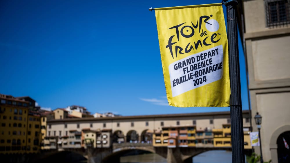 Nahe der berühmten Ponte Vecchio in Florenz startet die Tour de France 2024