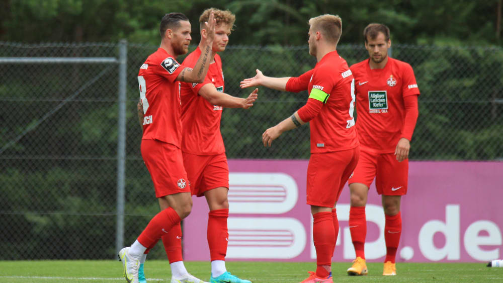 Absolvieren bisher eine einwandfreie Vorbereitung: Die Spieler des 1. FC Kaiserslautern hatten auch beim 4:0 gegen Sandhausen Grund zum Jubeln.