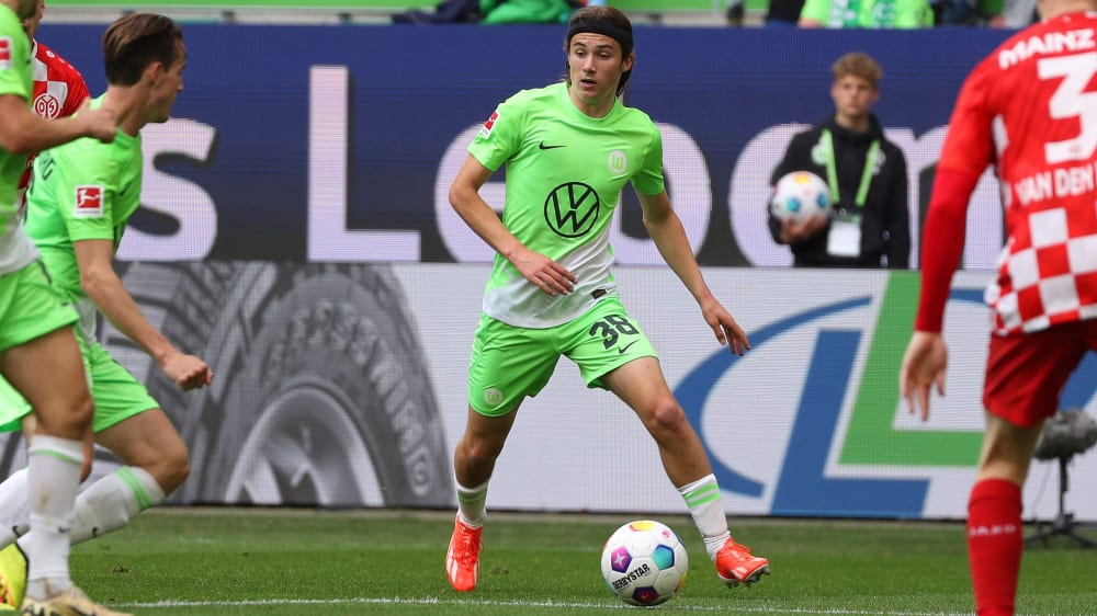 Das erste Mal in der Bundesliga am Ball: Wolfsburgs Youngster Bennit Bröger.