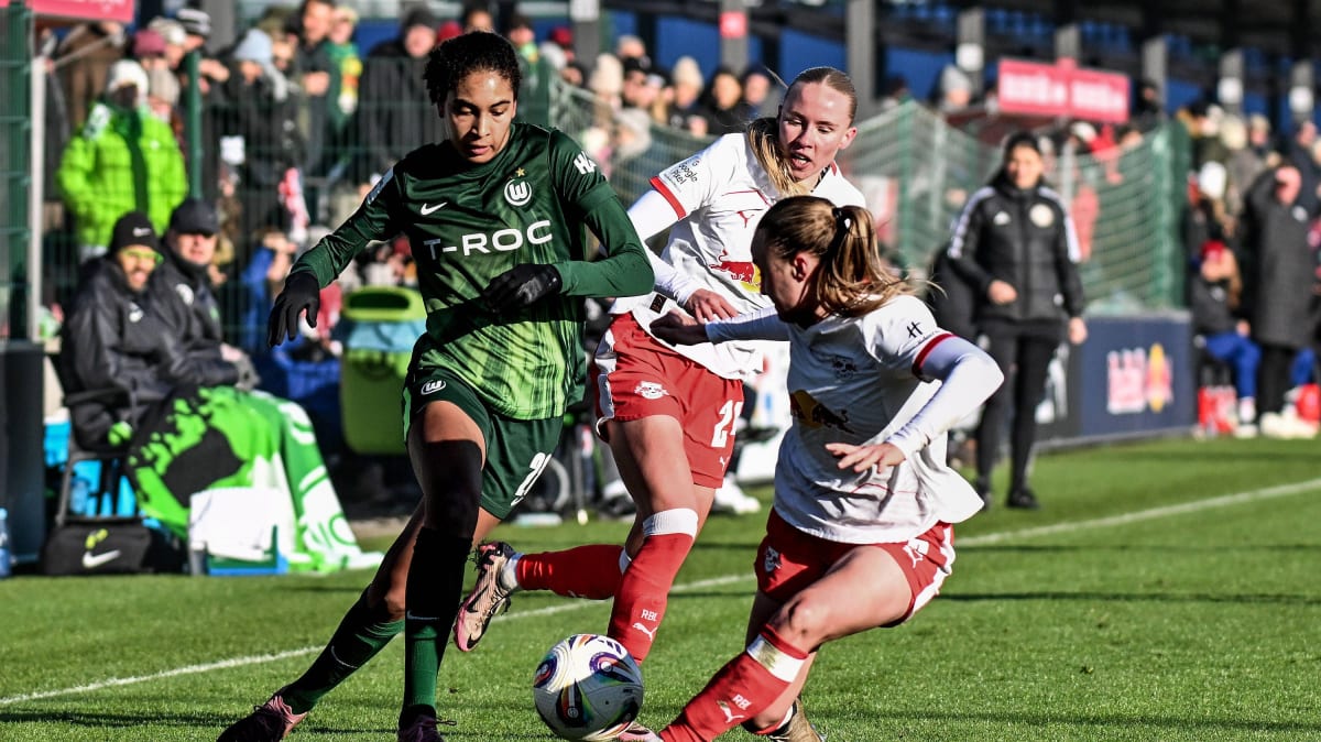 Herrlicher-Heber-und-bitteres-Eigentor-Wolfsburg-besiegt-RB