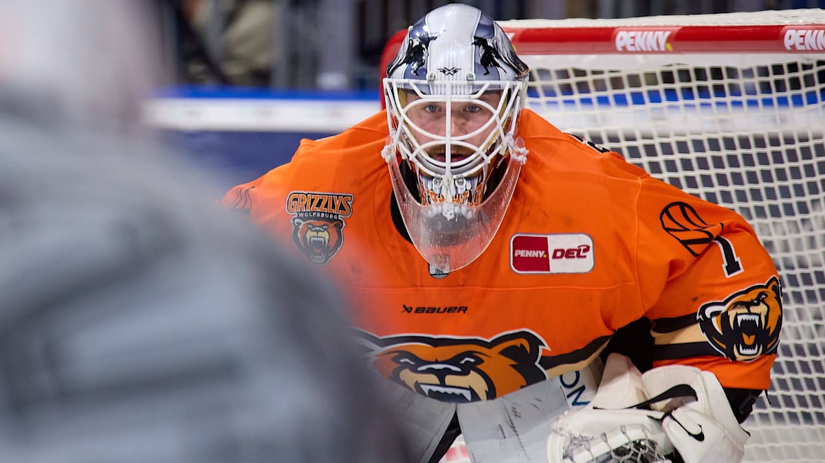 strahlmeier-gelingt-erstes-torwarttor-der-del-geschichte