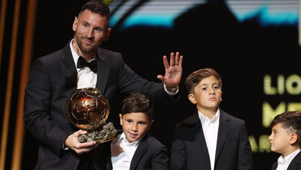 Achter Ballon d'Or: Lionel Messi erhält den prestigeträchtigen Award erneut.