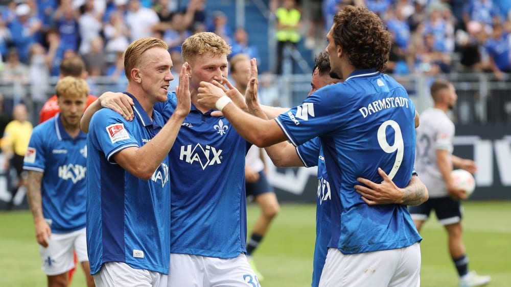 Gute Stimmund in Darmstadt nach dem Dreierpack von Isac Lidberg zum Saisonstart.
