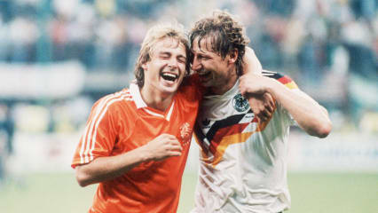 Das Lachen der Gewinner: Jürgen Klinsmann (li.) und Guido Buchwald nach dem Achtelfinale gegen die Niederlande.