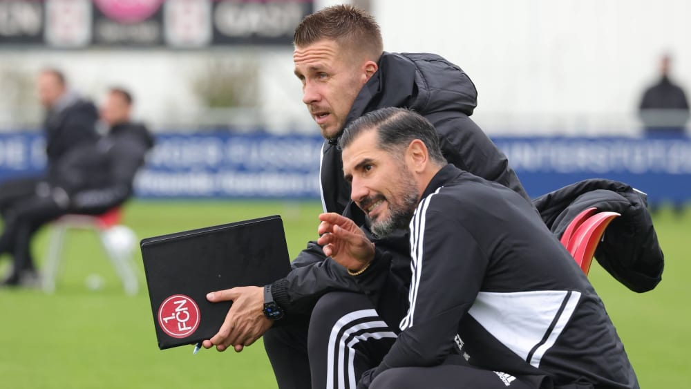 Chef- statt Co-Trainer: Vincent Novak (hinten) tritt bei der U 23 des 1. FC Nürnberg in die Fußstapfen von Cristian Fiel.