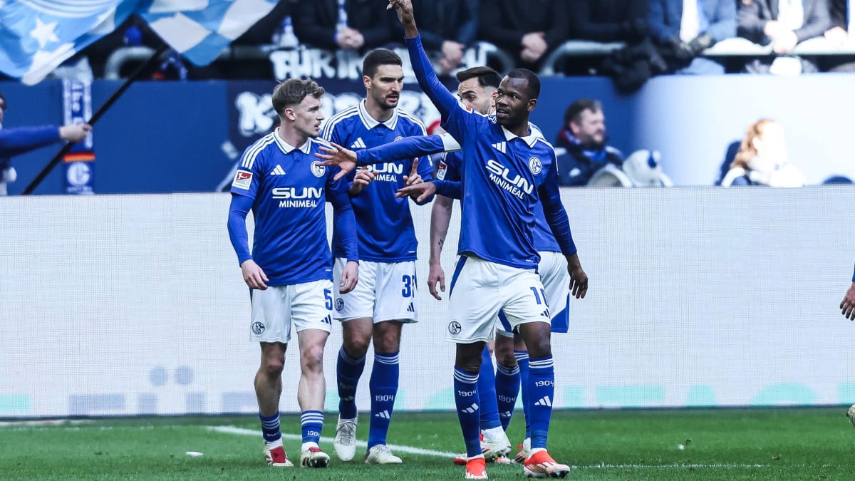 Schalke: Ba shoots harmless Karlsruhe deeper into crisis