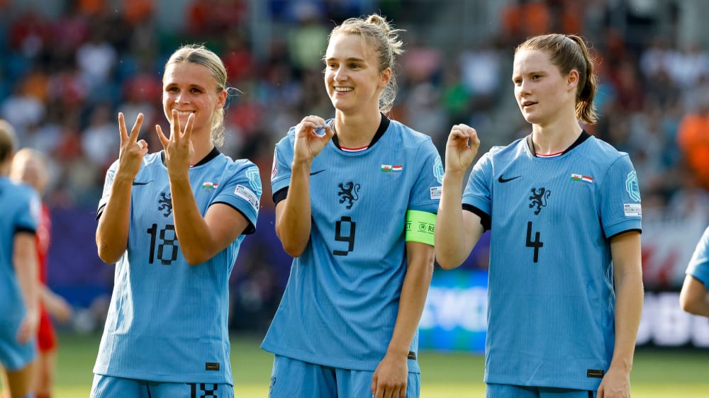 Casparij (Li.), Miedema (Mi.) und Buurman Wollten Eigentlich Eine 100 Darstellen.